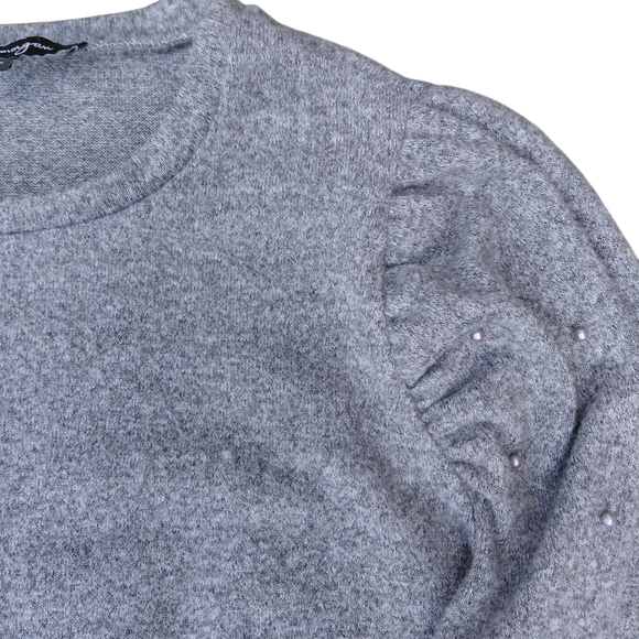 Gray Crew Neck Sweater with Full-Length Sleeves - Picture 3 of 7